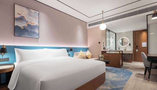 Room, 1 King Bed, Lake View