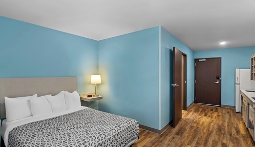 Suite, 1 Queen Bed, Accessible, Non Smoking (Access Tub)