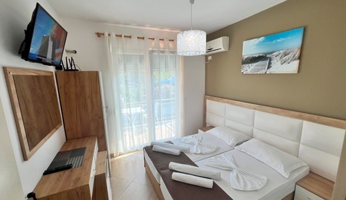Deluxe Room, Pool View