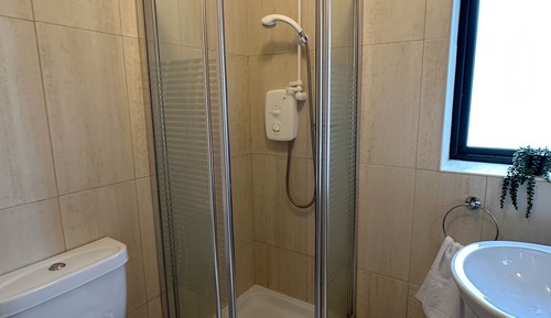 Twin Room, 2 Twin Beds, Non Smoking, Shared Bathroom