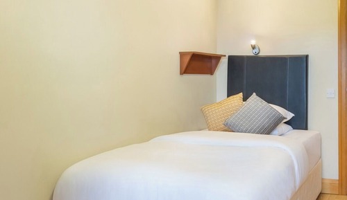 Single Room, 1 Twin Bed, Shared Bathroom