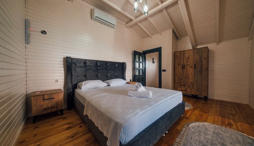 Junior Bungalow