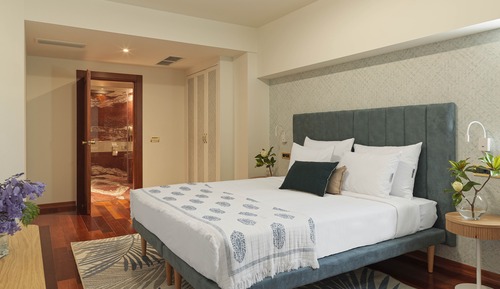 Executive Suite, Pool View