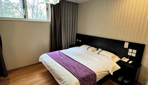 Standard Double Room, 1 Queen Bed, Smoking, City View