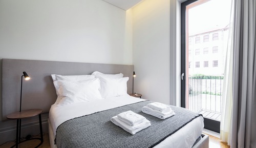 One-bedroom Apartment With Balcony