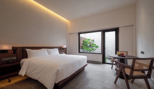 Basic Room, 1 Queen Bed