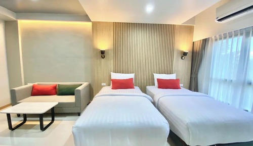 Connecting Room