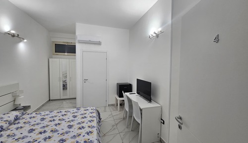 Economy Room