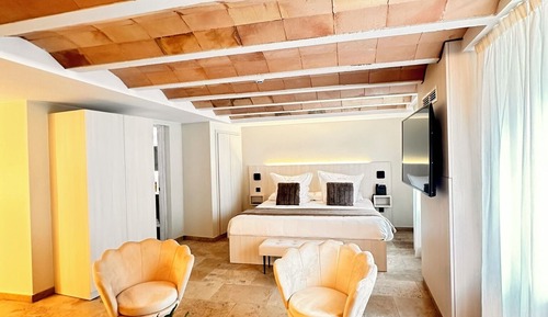 Quadruple room (2 adults and 2 children)