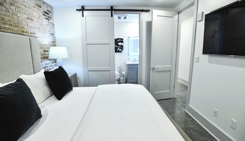 Luxury Condo, 2 Bedrooms, Patio, Ground Floor (101)