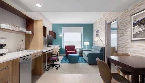 Suite, 1 Queen Bed, Accessible, Non Smoking (Roll-In Shower)