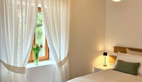 Room, Mountain View