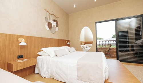 Deluxe Triple Room, Multiple Beds, Non Smoking