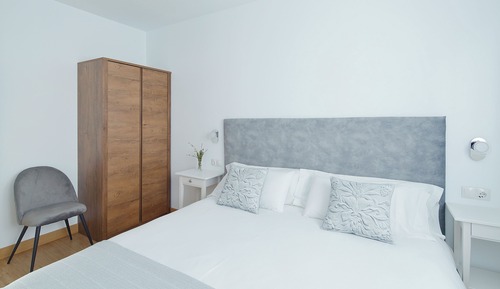 Apartment (Black)