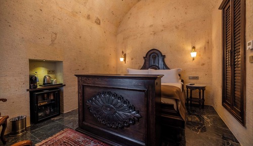 Deluxe Suite, 1 Double Bed (Cave, Bathtub)