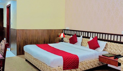 Superior Room, 1 King Bed, Hill View