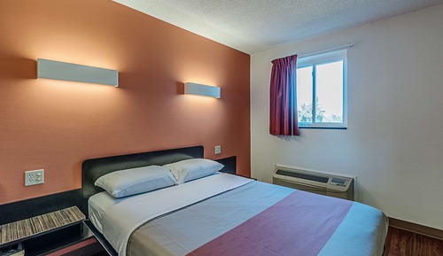 Deluxe Suite, 1 King Bed, Non Smoking, Hot Tub