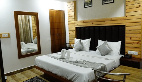 Deluxe Room with Valley View