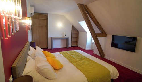Deluxe Suite, Courtyard View
