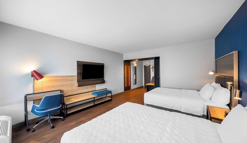 Room, 2 Queen Beds, Accessible, Bathtub