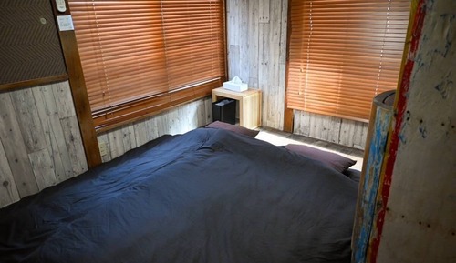 Room (Pets Not Allowed)