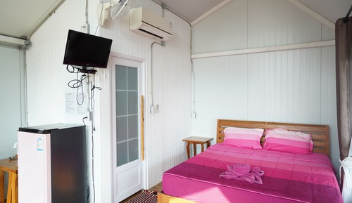 Superior House, Hill View