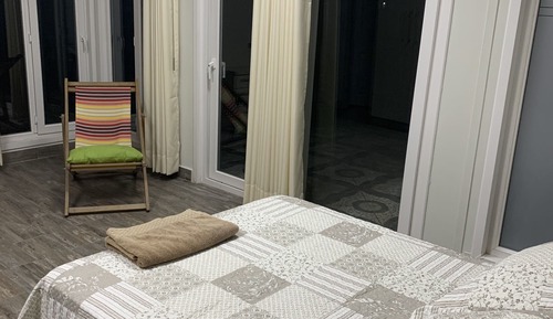 Deluxe Suite, 1 Queen Bed, Private Bathroom, Garden View
