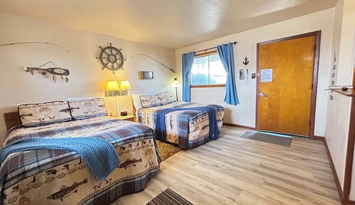 Suite #4, Deluxe Studio Suite, 2 Queen Beds, Kitchenette, Ground Floor