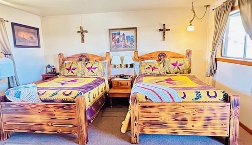 Suite #10, Deluxe Studio Suite, 2 Queen Beds, Kitchenette, Ground Floor