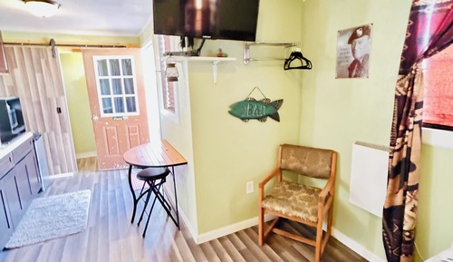 Cabin #12, Deluxe Studio Cabin, 2 Queen Beds, Kitchenette, Ground Floor