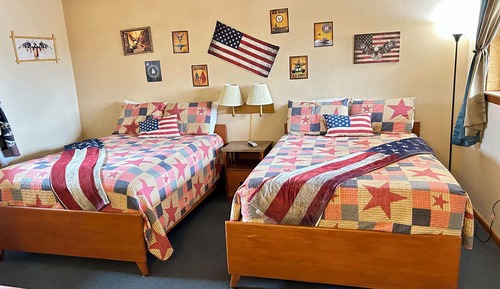 Suite #8, Deluxe Studio Suite, 2 Queen Beds, Kitchenette, Ground Floor