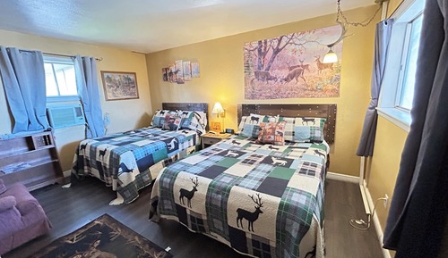 Suite #7, Deluxe Studio Suite, 2 Queen Beds, Kitchenette, Ground Floor