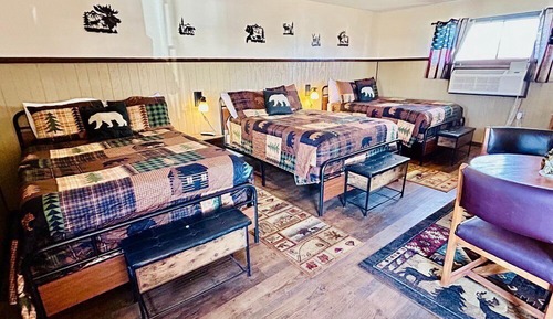 Suite# 1, Deluxe Studio Suite, Multiple Beds, Kitchenette, Ground Floor