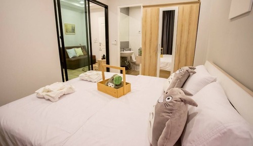 Double Room, 1 King Bed, Non Smoking, Private Bathroom