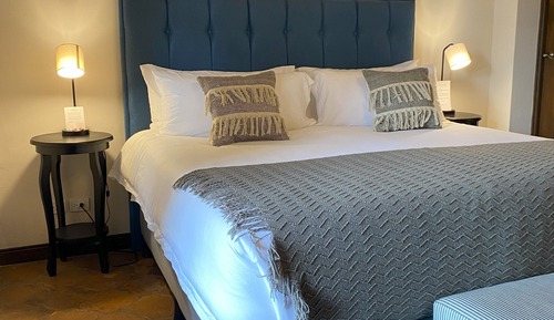 Deluxe Studio Suite 201