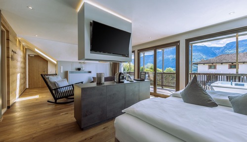 Grand Suite, Jetted Tub, Mountain View