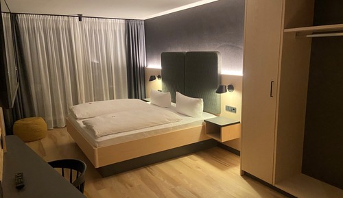 Comfort Room, City View