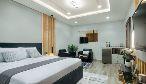 Deluxe Room, 1 King Bed, Non Smoking, Private Bathroom