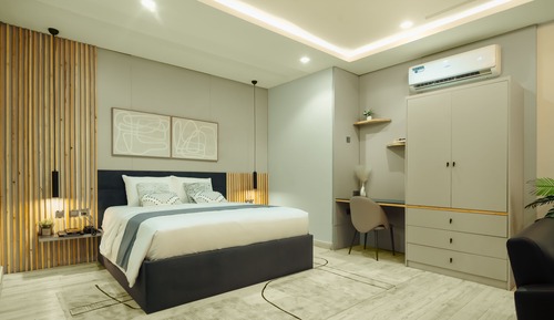 Executive Studio Suite, 1 King Bed, Non Smoking, Refrigerator & Microwave
