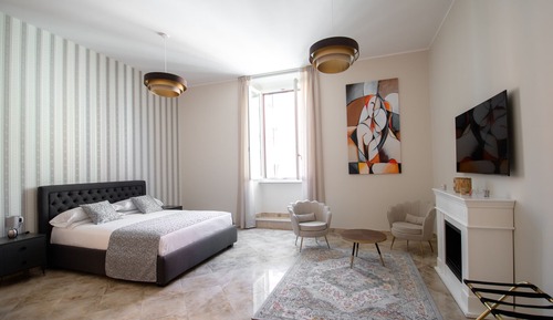 Junior Double Room, 1 Queen Bed with Sofa bed, Ensuite, City View