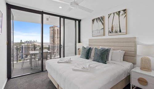 Two Bedroom Two Bathroom Ocean View Apartment - Level 20