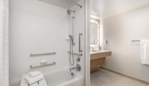 Studio, 1 King Bed, Accessible (Hearing)