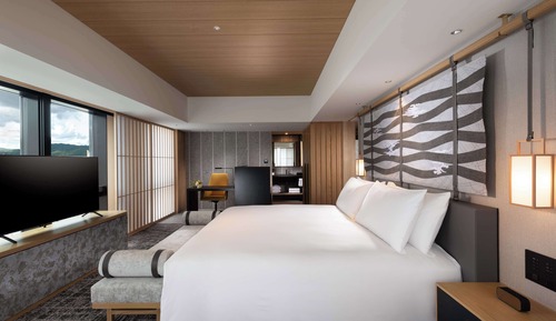 King Deluxe Suite Executive Lounge Access