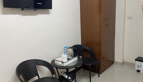 Standard Room, 1 Queen Bed (Room 2)