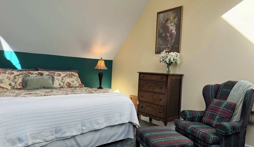 Honeymoon Studio Suite, 1 King Bed, Non Smoking, Private Bathroom