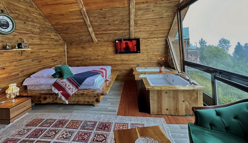 Romantic Chalet, City View