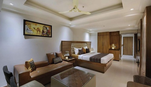 Suite, City View