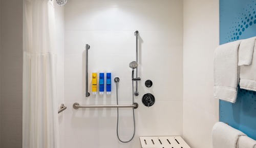 Room, 2 Queen Beds, Accessible (Roll-In Shower)