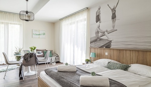 Panoramic Studio, Lake View