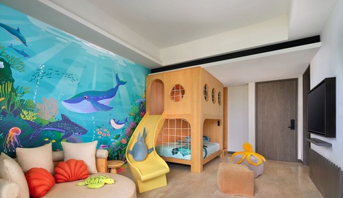 Family Room, 1 King Bed, Non Smoking